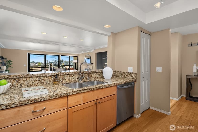 Property photo for 700 Crockett Street #104, Seattle photo 14