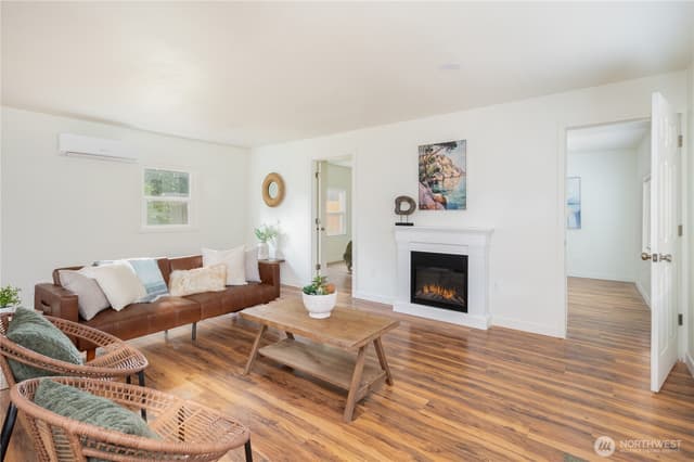 Property photo for 9028 Highland Avenue SW, Lakewood photo 4