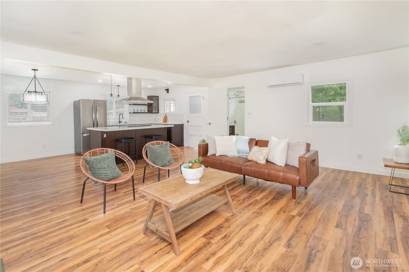 Property photo for 9028 Highland Avenue SW, Lakewood photo 5