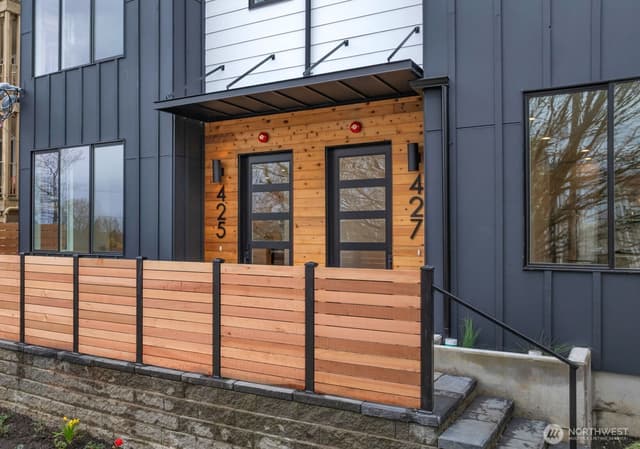 Property photo for 427 19th Avenue E, Seattle photo 2