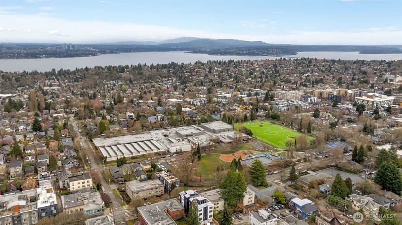 Property photo for 427 19th Avenue E, Seattle photo 32
