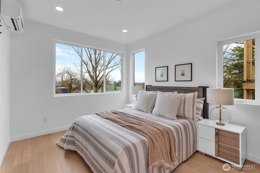 Property photo for 427 19th Avenue E, Seattle photo 16