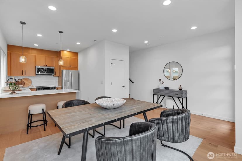 Property photo for 427 19th Avenue E, Seattle photo 4