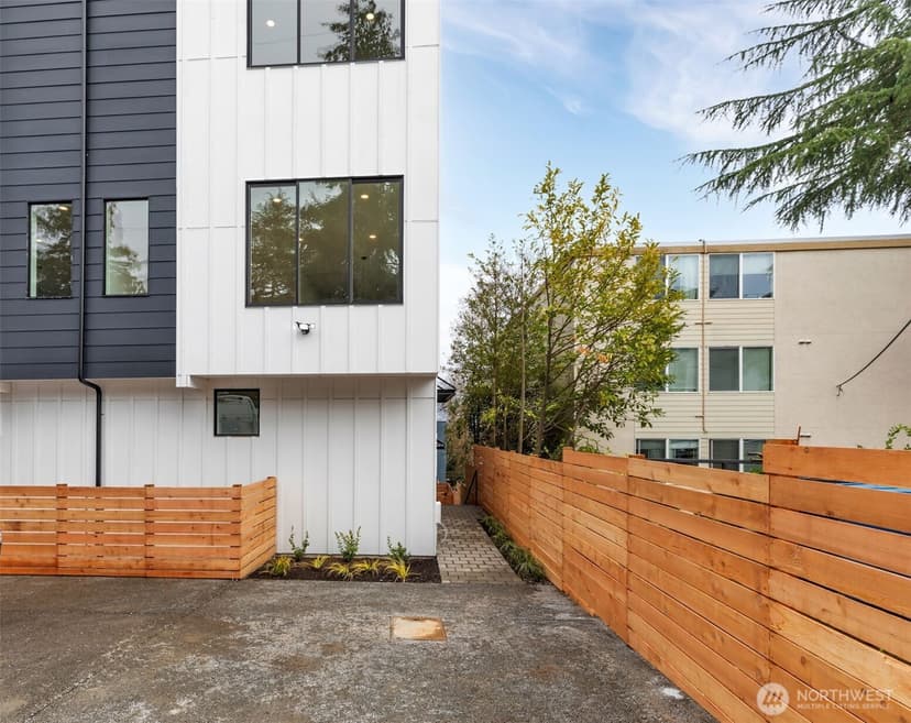 Property photo for 427 19th Avenue E, Seattle photo 30