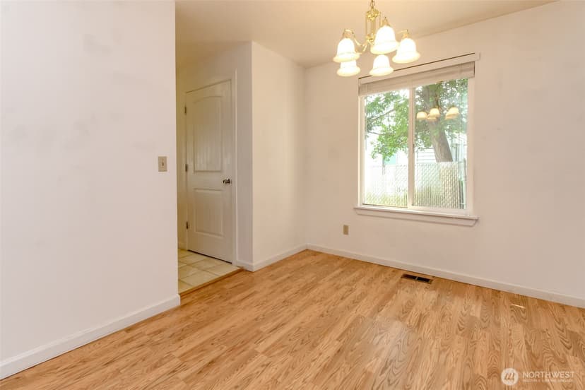 Property photo for 13336 35th Avenue S, Tukwila photo 8