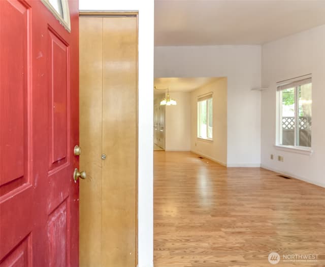 Property photo for 13336 35th Avenue S, Tukwila photo 4