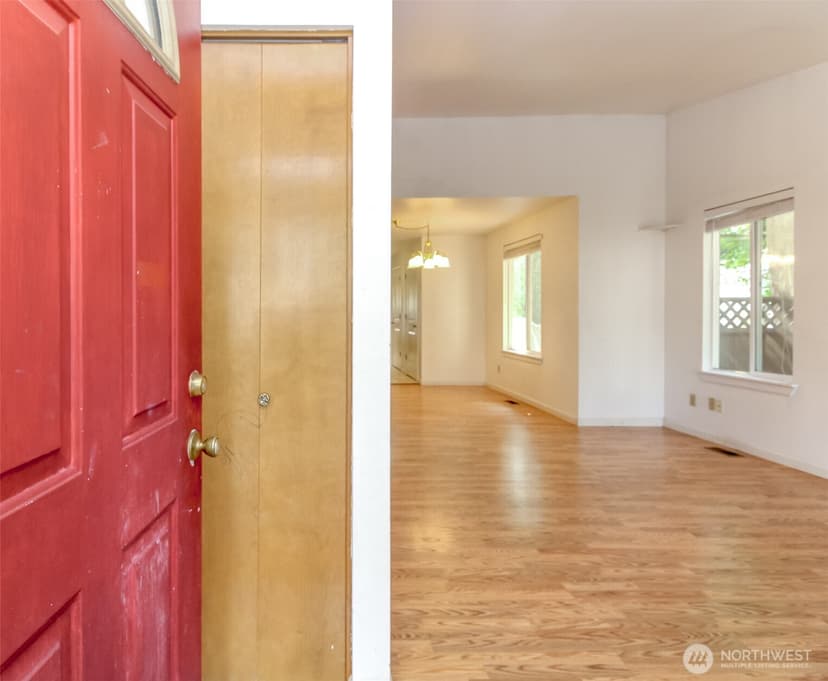 Property photo for 13336 35th Avenue S, Tukwila photo 4