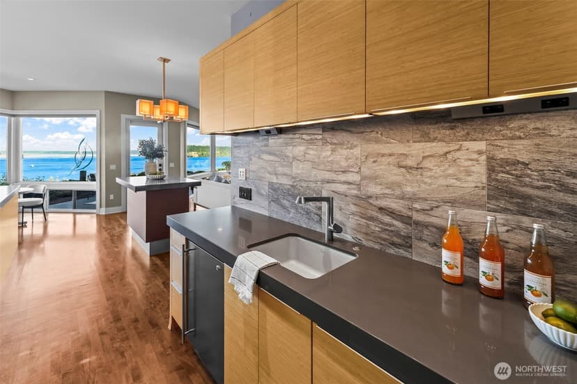 Property photo for 7305 Soundview Drive NW #601, Gig Harbor photo 11