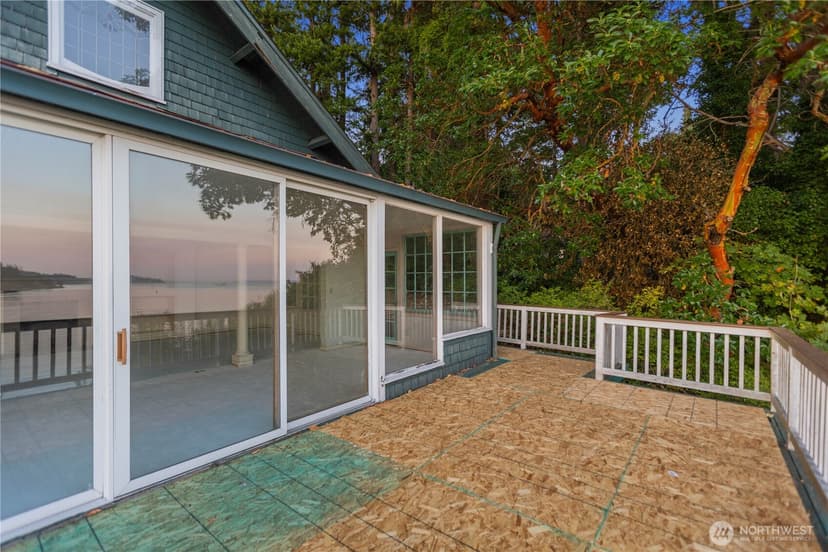 Property photo for 11127 NE Wing Point Drive, Bainbridge Island photo 17