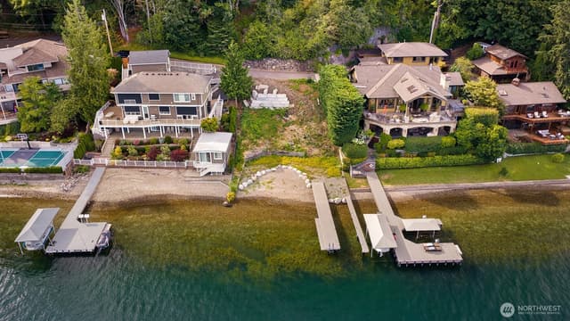 Property photo for 672 W Lake Sammamish Parkway NE, Bellevue photo 3