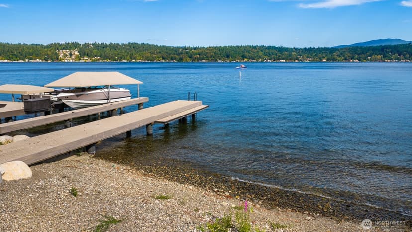 Property photo for 672 W Lake Sammamish Parkway NE, Bellevue photo 11