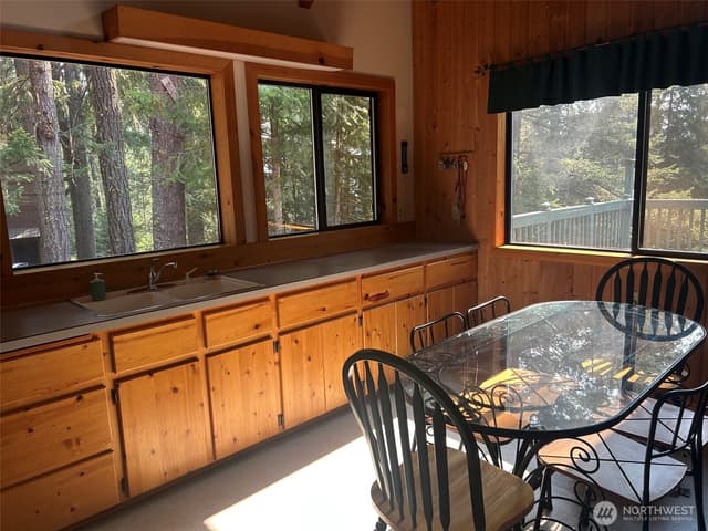 Property photo for 565 Lakeview Drive, Ronald photo 5