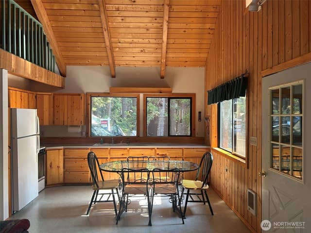 Property photo for 565 Lakeview Drive, Ronald photo 3