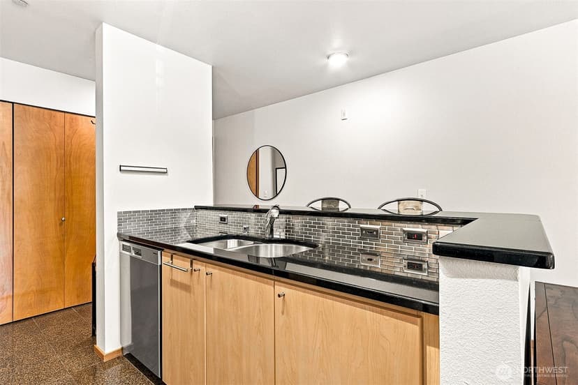 Property photo for 412 11th Avenue #303, Seattle photo 9