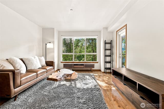 Property photo for 412 11th Avenue #303, Seattle photo 4