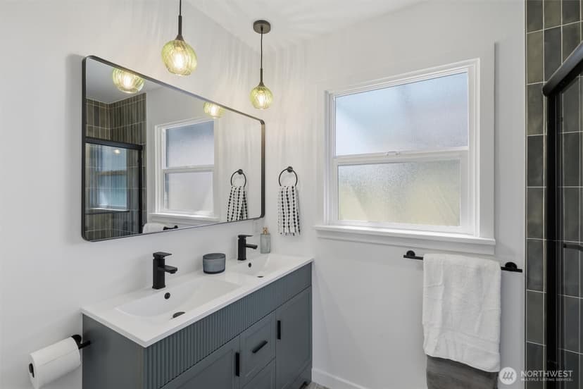 Property photo for 920 Maple Street, Edmonds photo 36