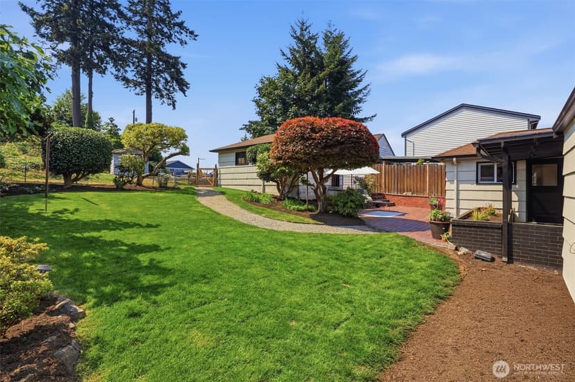 Property photo for 920 Maple Street, Edmonds photo 16