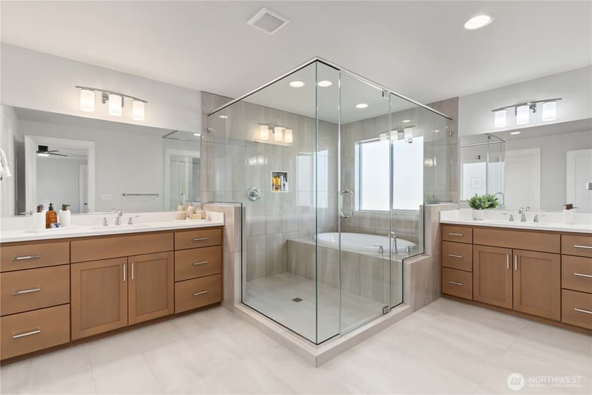 Property photo for 33473 Walnut Avenue SE, Black Diamond photo 16