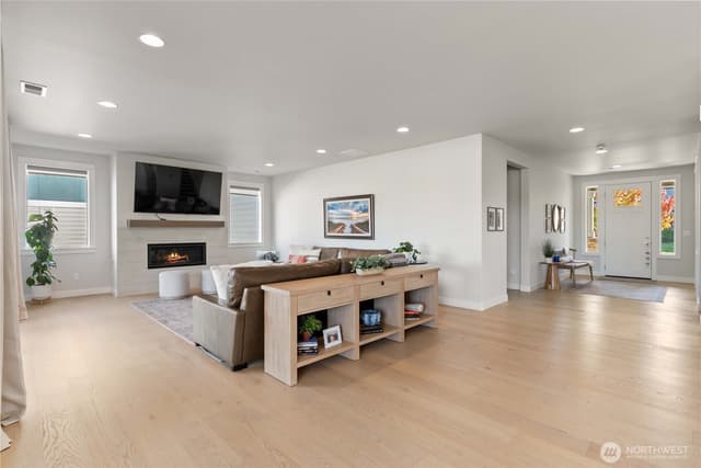 Property photo for 33473 Walnut Avenue SE, Black Diamond photo 4