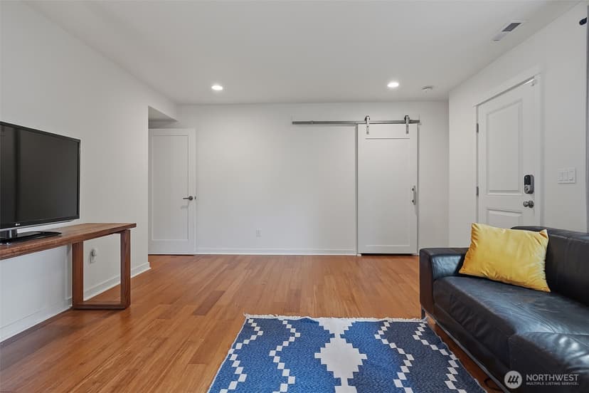 Property photo for 9007 Sand Point Way NE, Seattle photo 15