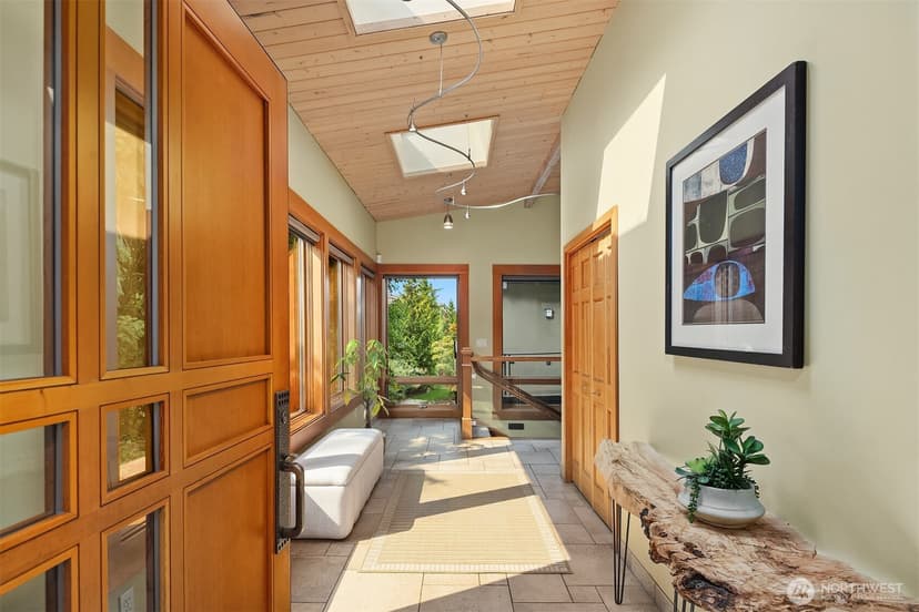 Property photo for 9418 SE 33rd Street, Mercer Island photo 4