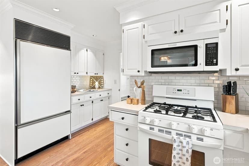 Property photo for 12168 SE 17th Place, Bellevue photo 14
