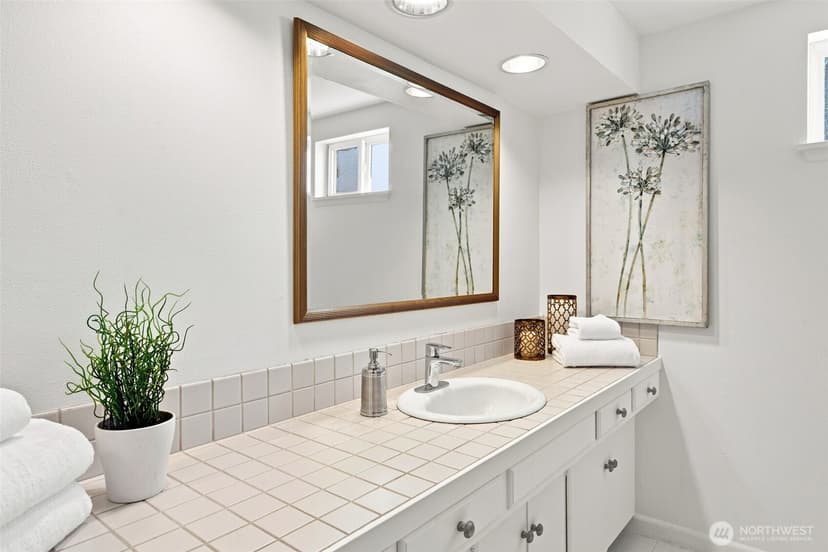 Property photo for 12168 SE 17th Place, Bellevue photo 27