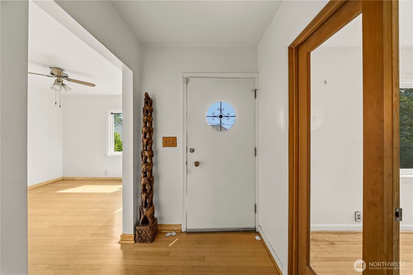 Property photo for 2016 30th Avenue S, Seattle photo 6