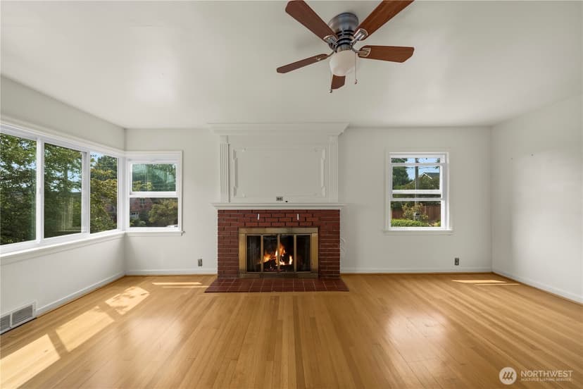 Property photo for 2016 30th Avenue S, Seattle photo 8