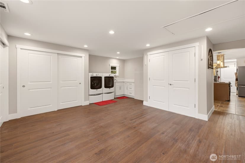 Property photo for 9219 Elwood Drive SW, Lakewood photo 22