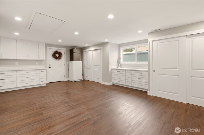 Property photo for 9219 Elwood Drive SW, Lakewood photo 23