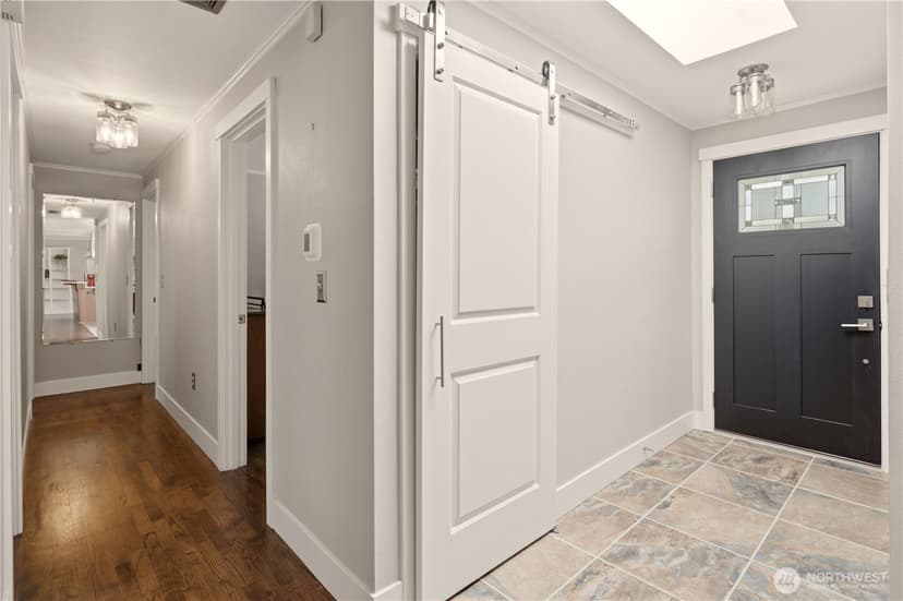 Property photo for 9219 Elwood Drive SW, Lakewood photo 12
