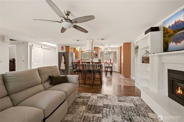 Property photo for 9219 Elwood Drive SW, Lakewood photo 4