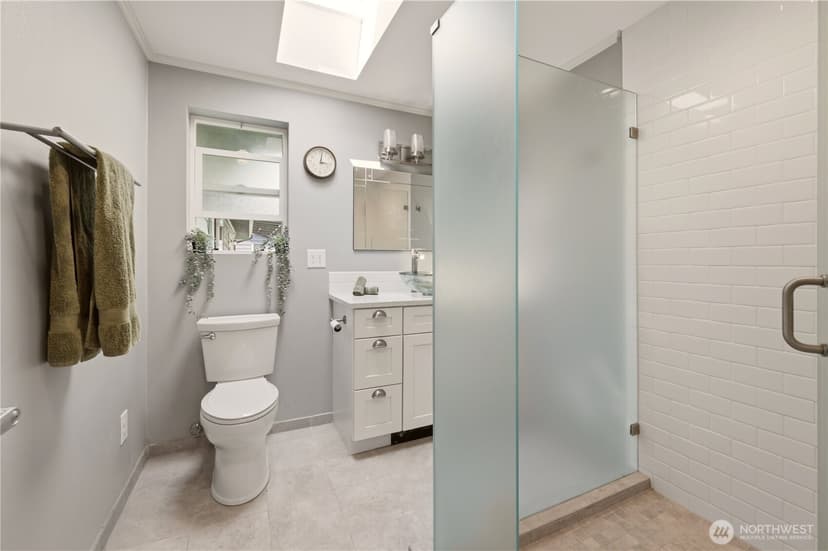 Property photo for 9219 Elwood Drive SW, Lakewood photo 18