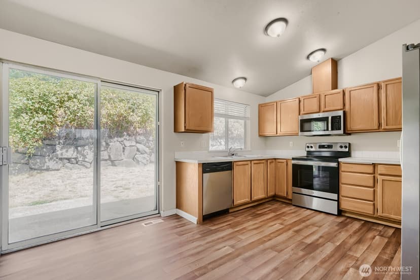 Property photo for 13004 8th Avenue E, Tacoma photo 6