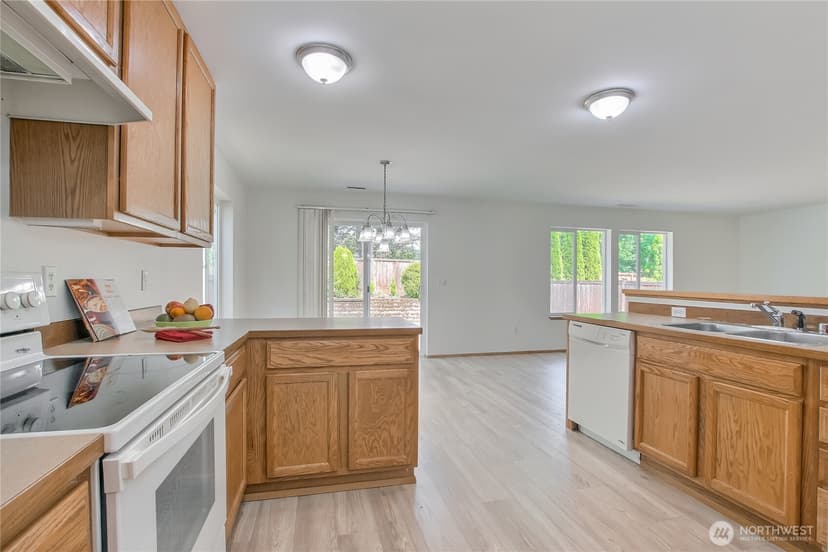 Property photo for 23704 SE 243rd Place, Maple Valley photo 4