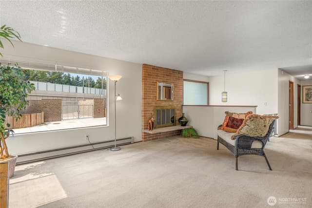 Property photo for 15112 3rd Avenue NE, Shoreline photo 3