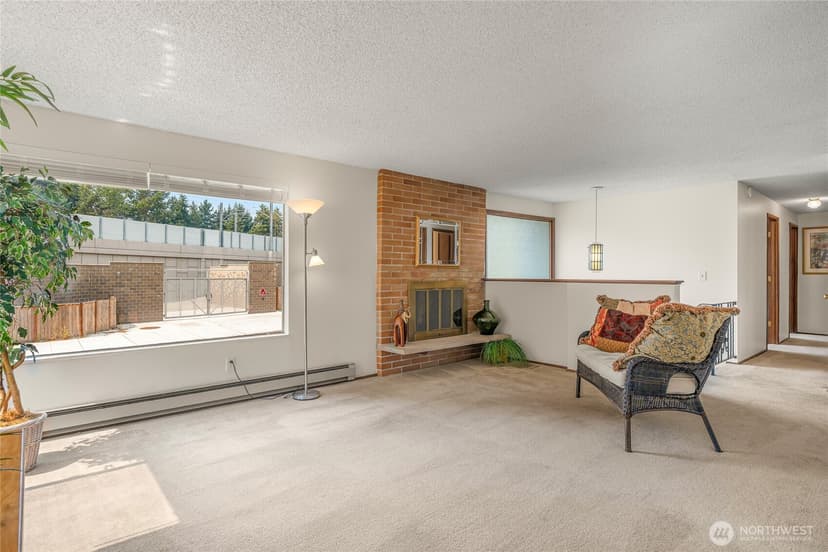 Property photo for 15112 3rd Avenue NE, Shoreline photo 3