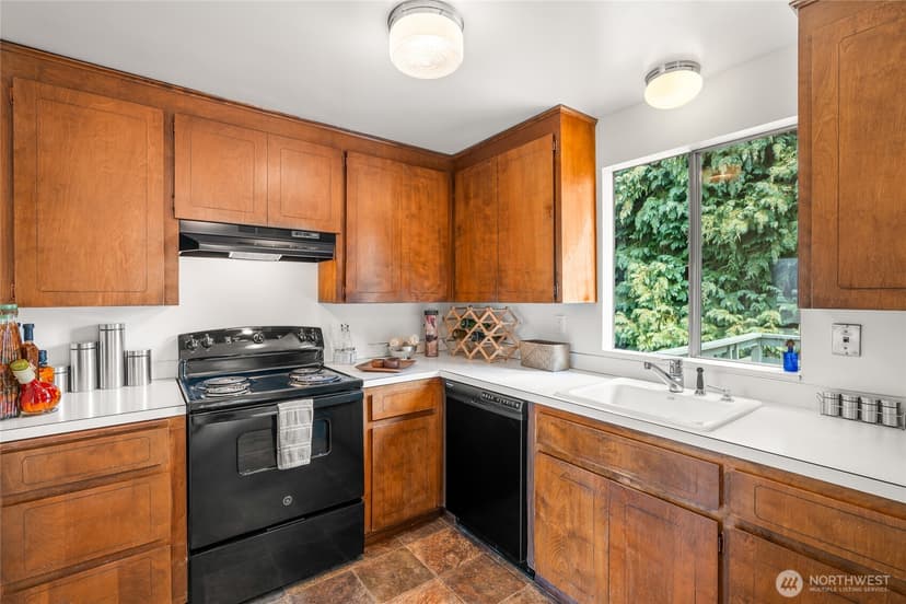 Property photo for 15112 3rd Avenue NE, Shoreline photo 7