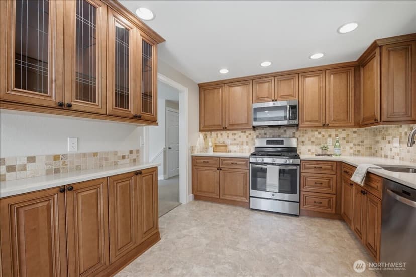 Property photo for 19310 37th Avenue NE, Lake Forest Park photo 9