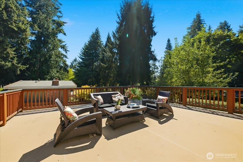 Property photo for 19310 37th Avenue NE, Lake Forest Park photo 11