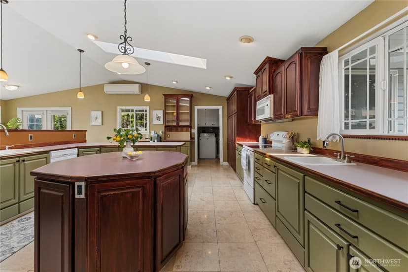 Property photo for 1201 E Lakeshore Drive, Lake Stevens photo 9