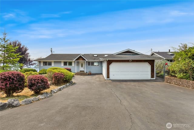 Property photo for 1201 E Lakeshore Drive, Lake Stevens photo 3