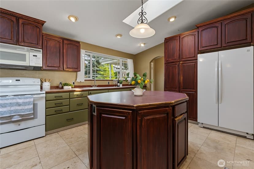 Property photo for 1201 E Lakeshore Drive, Lake Stevens photo 8