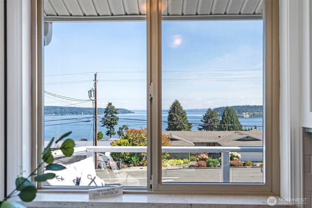 Property photo for 7108 Soundview Drive NW, Gig Harbor photo 5