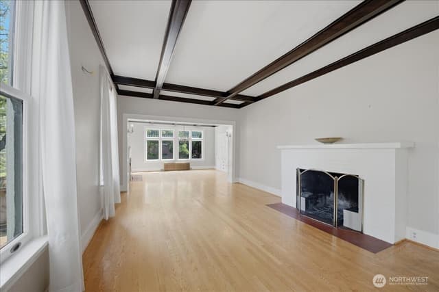 Property photo for 1532 5th Avenue W, Seattle photo 4