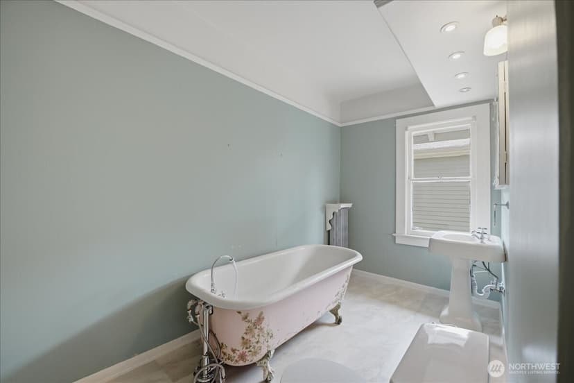 Property photo for 1532 5th Avenue W, Seattle photo 23