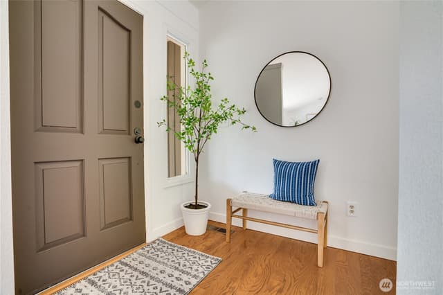 Property photo for 7009 Cameo Drive SW, Lakewood photo 3