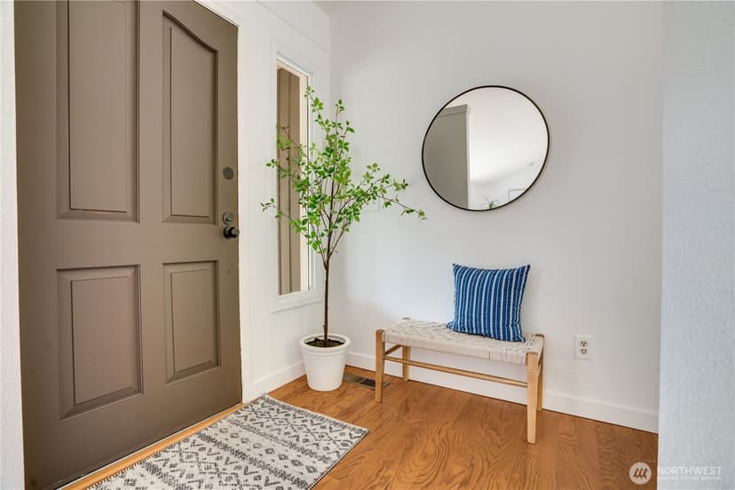 Property photo for 7009 Cameo Drive SW, Lakewood photo 3