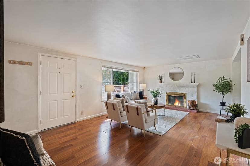 Property photo for 16563 18th Avenue NE, Shoreline photo 5